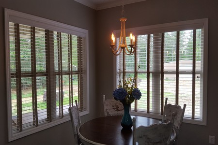 How Faux Wood Blinds Handle Sun Exposure Better Than Real Wood Thumbnail